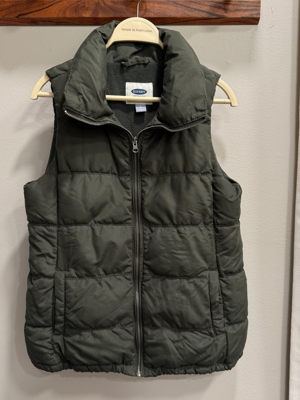 Women’s Old Navy Olive Green Quilted Puffer Vest